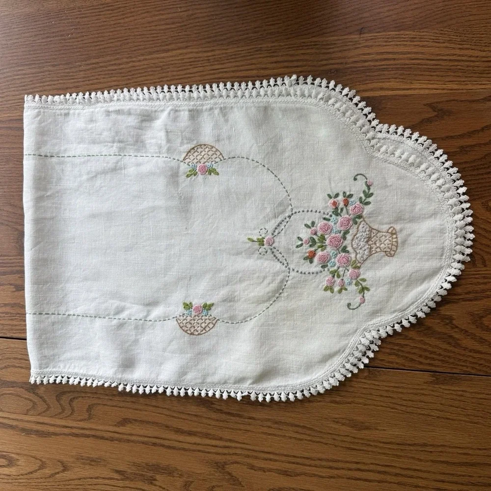 Vtg Embroidered Crochet Dresser Scarf Table Runner Flower Basket 39